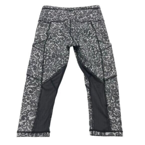 Lululemon Outrun 17" Crop Womens Size 4 Activewear Mini Cinder Lace White Black - Picture 11 of 13